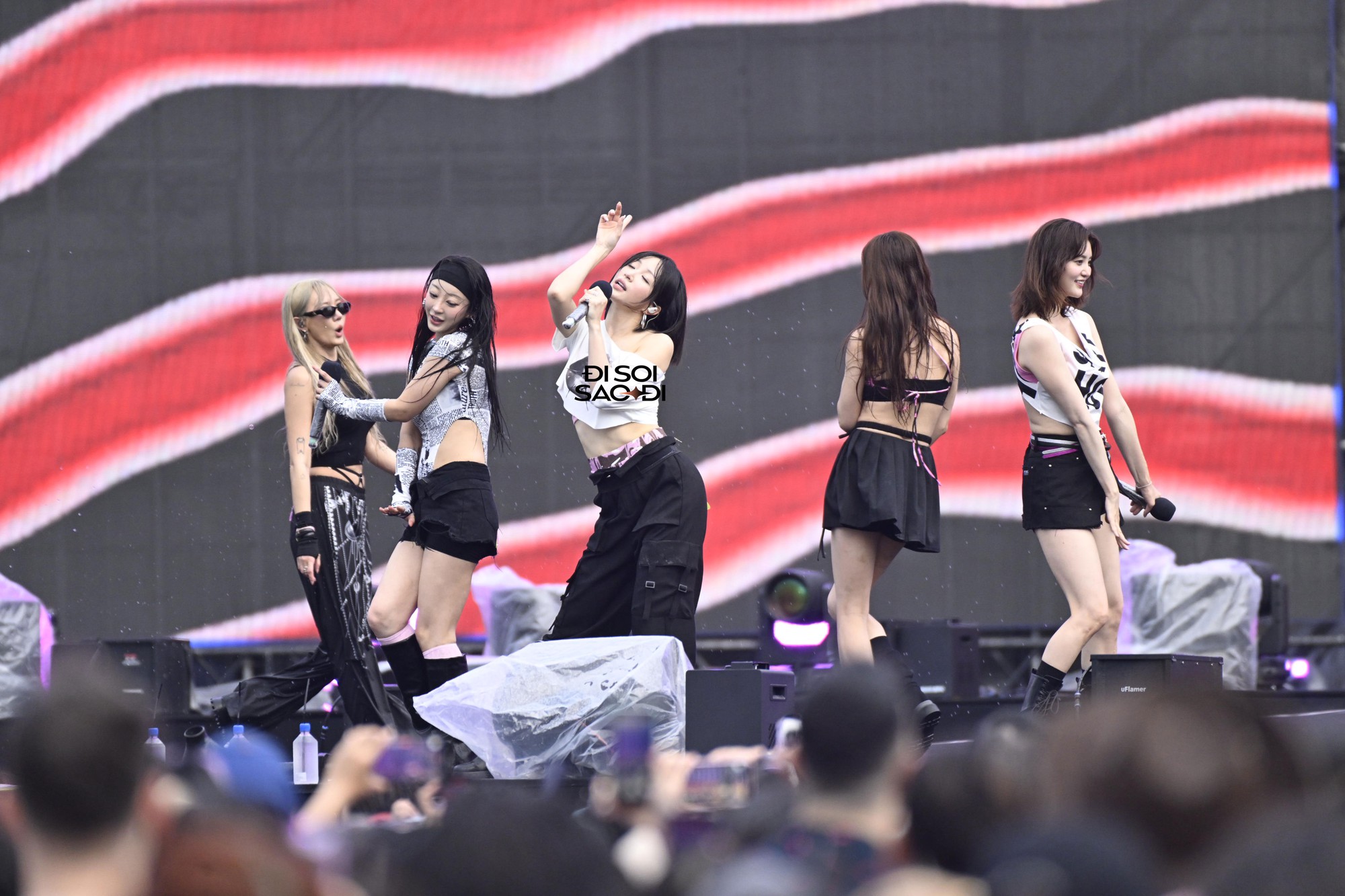 Hani (EXID) sexy "xịt máu" đốt cháy sân khấu WATERBOMB, xứng danh "nữ thần fancam" đích thực!- Ảnh 2. Hani (EXID) sexy "xịt máu" đốt cháy sân khấu WATERBOMB, xứng danh "nữ thần fancam" đích thực!- Ảnh 2.