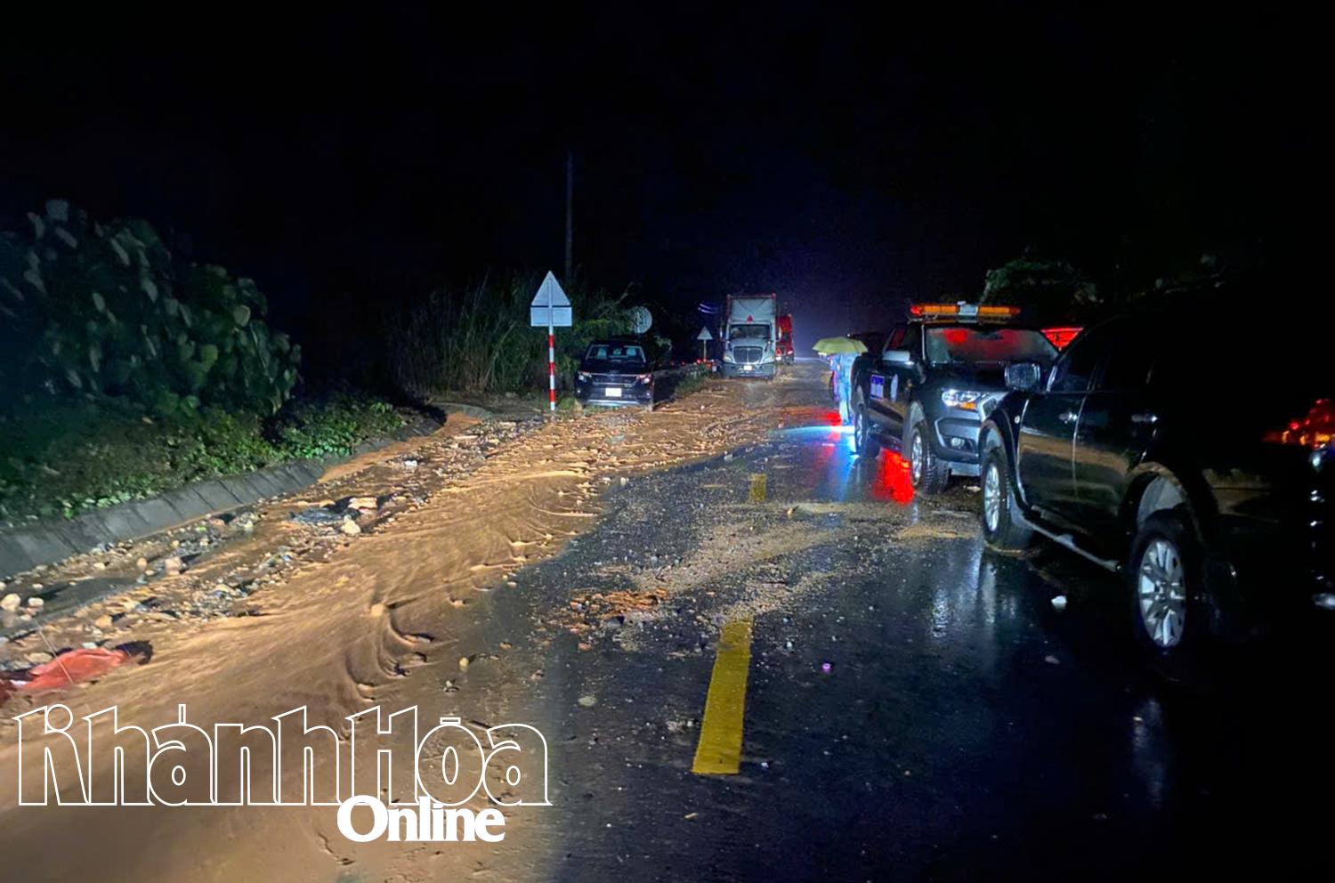 Cận cảnh hiện trường vụ sạt lở đèo Khánh Lê khiến 6 người thiệt mạng- Ảnh 16. Cận cảnh hiện trường vụ sạt lở đèo Khánh Lê khiến 6 người thiệt mạng- Ảnh 16.