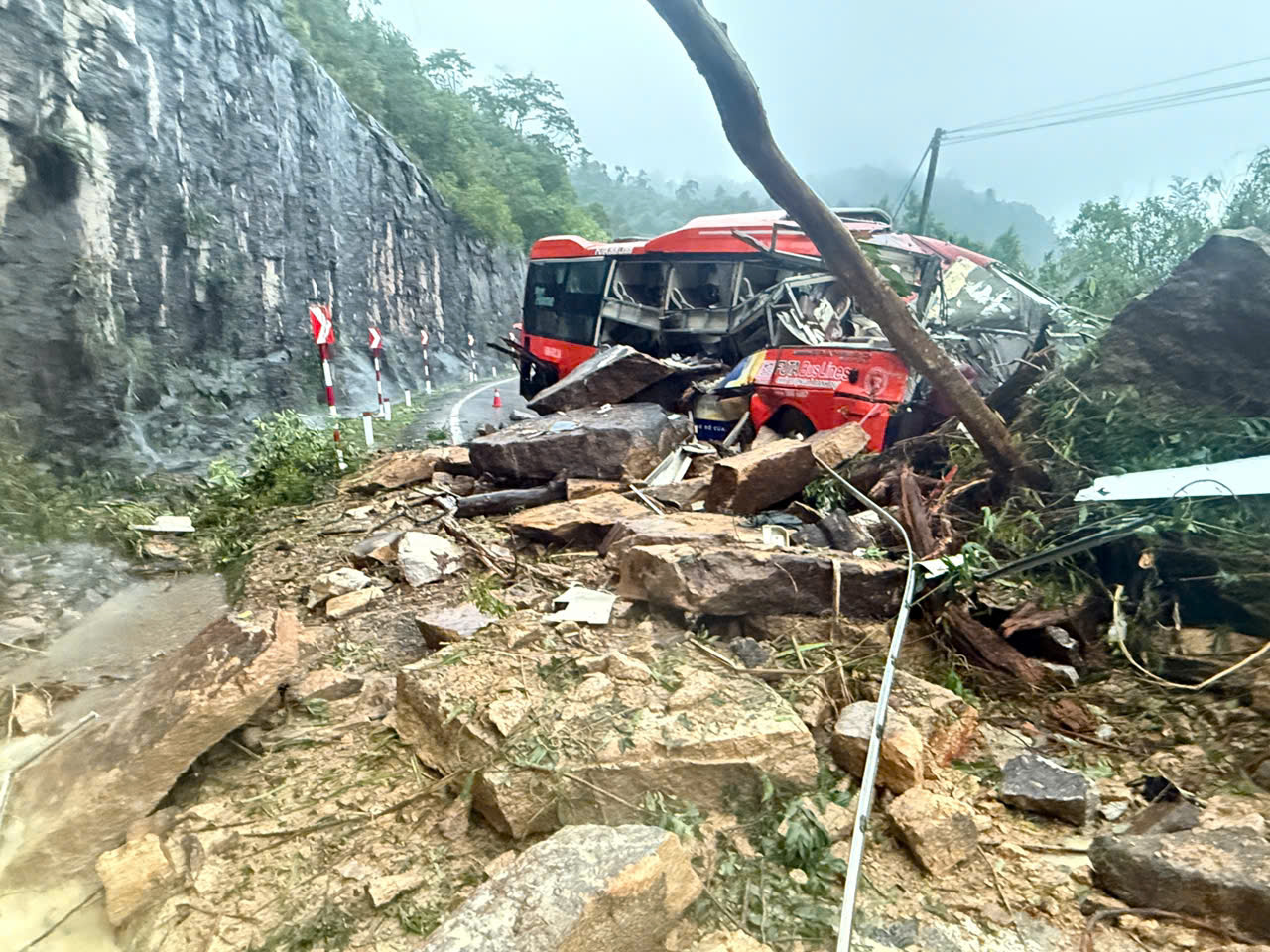 Ám ảnh những vụ sạt lở trên cung đèo Khánh Lê- Ảnh 1. Ám ảnh những vụ sạt lở trên cung đèo Khánh Lê- Ảnh 1.