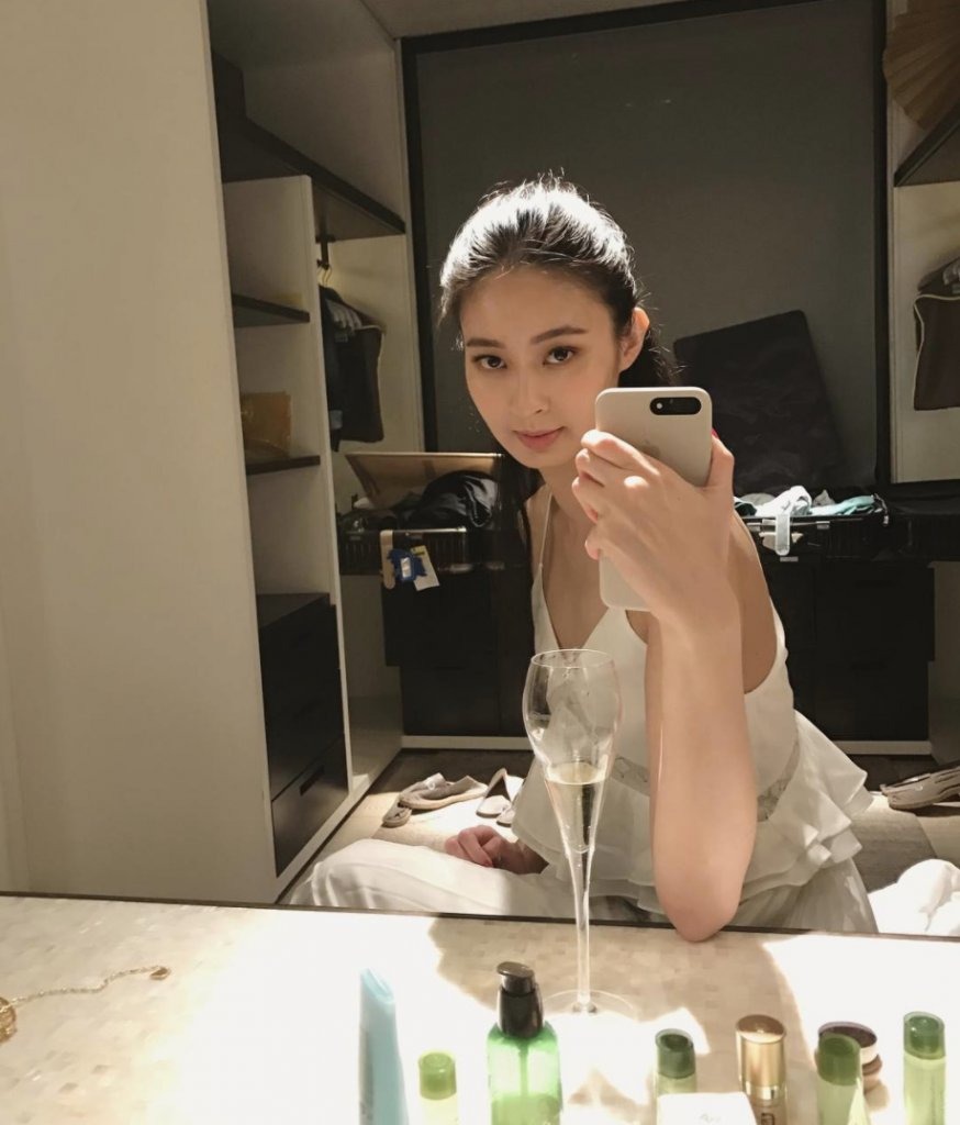 Một Hoa hậu bị thu hồi vương miện, cấm sóng vĩnh viễn vì quá giàu và lười biếng nhất showbiz- Ảnh 4. Một Hoa hậu bị thu hồi vương miện, cấm sóng vĩnh viễn vì quá giàu và lười biếng nhất showbiz- Ảnh 4.