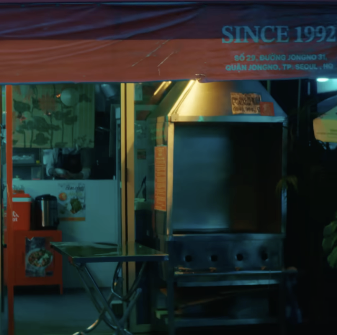 Bánh mì Việt lên MV của idol Kpop: Khung cảnh quán ăn khiến dân mạng vỗ tay rần rần- Ảnh 4.