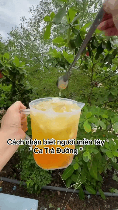 Người miền Tây lúc nào cũng kè kè 1 thứ, cả nước không hiểu lý do- Ảnh 1. Người miền Tây lúc nào cũng kè kè 1 thứ, cả nước không hiểu lý do- Ảnh 1.