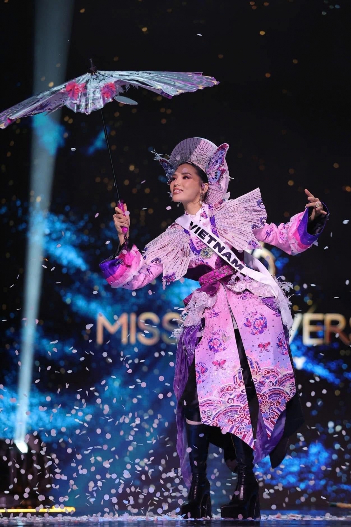 Quyết định quan trọng của Hương Giang trước thềm phần thi trang phục dân tộc tại Miss Universe- Ảnh 4. Quyết định quan trọng của Hương Giang trước thềm phần thi trang phục dân tộc tại Miss Universe- Ảnh 4.