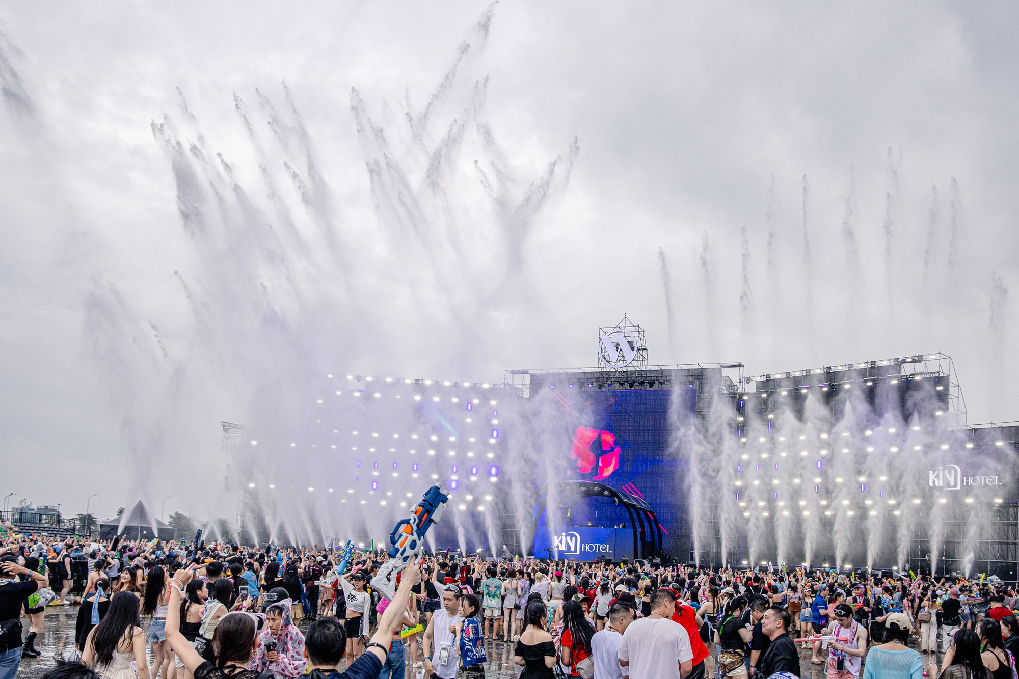 Những cái nhất chỉ có ở WATERBOMB 2025- Ảnh 1. Những cái nhất chỉ có ở WATERBOMB 2025- Ảnh 1.