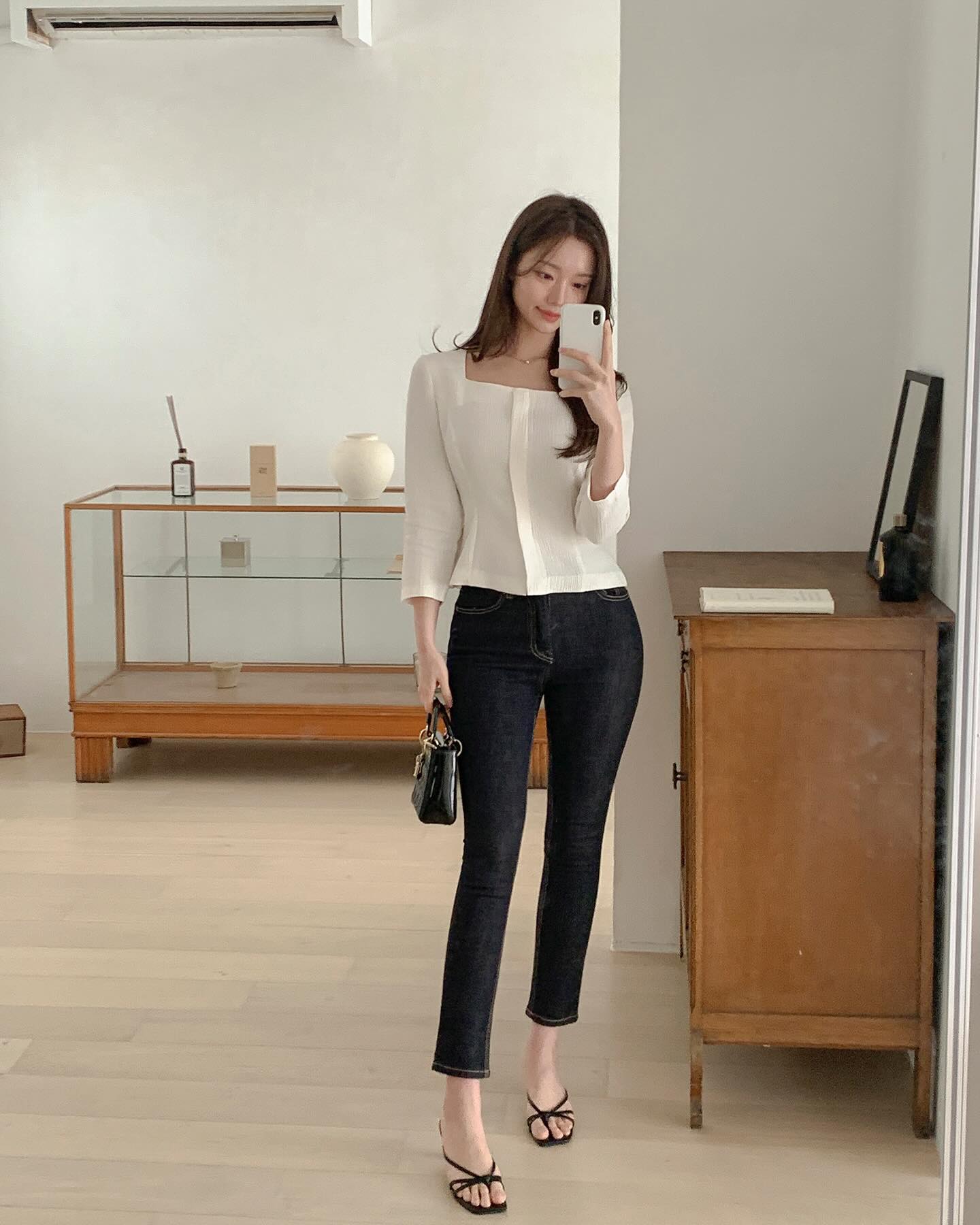 Quần jeans có nhiều kiểu nhưng đây là 3 mẫu tôn dáng nhất- Ảnh 6. Quần jeans có nhiều kiểu nhưng đây là 3 mẫu tôn dáng nhất- Ảnh 6.