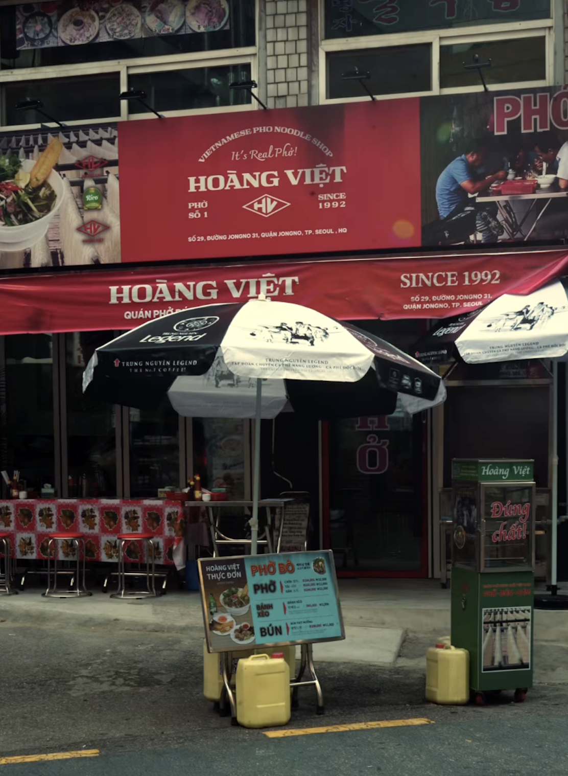 Bánh mì Việt lên MV của idol Kpop: Khung cảnh quán ăn khiến dân mạng vỗ tay rần rần- Ảnh 5.