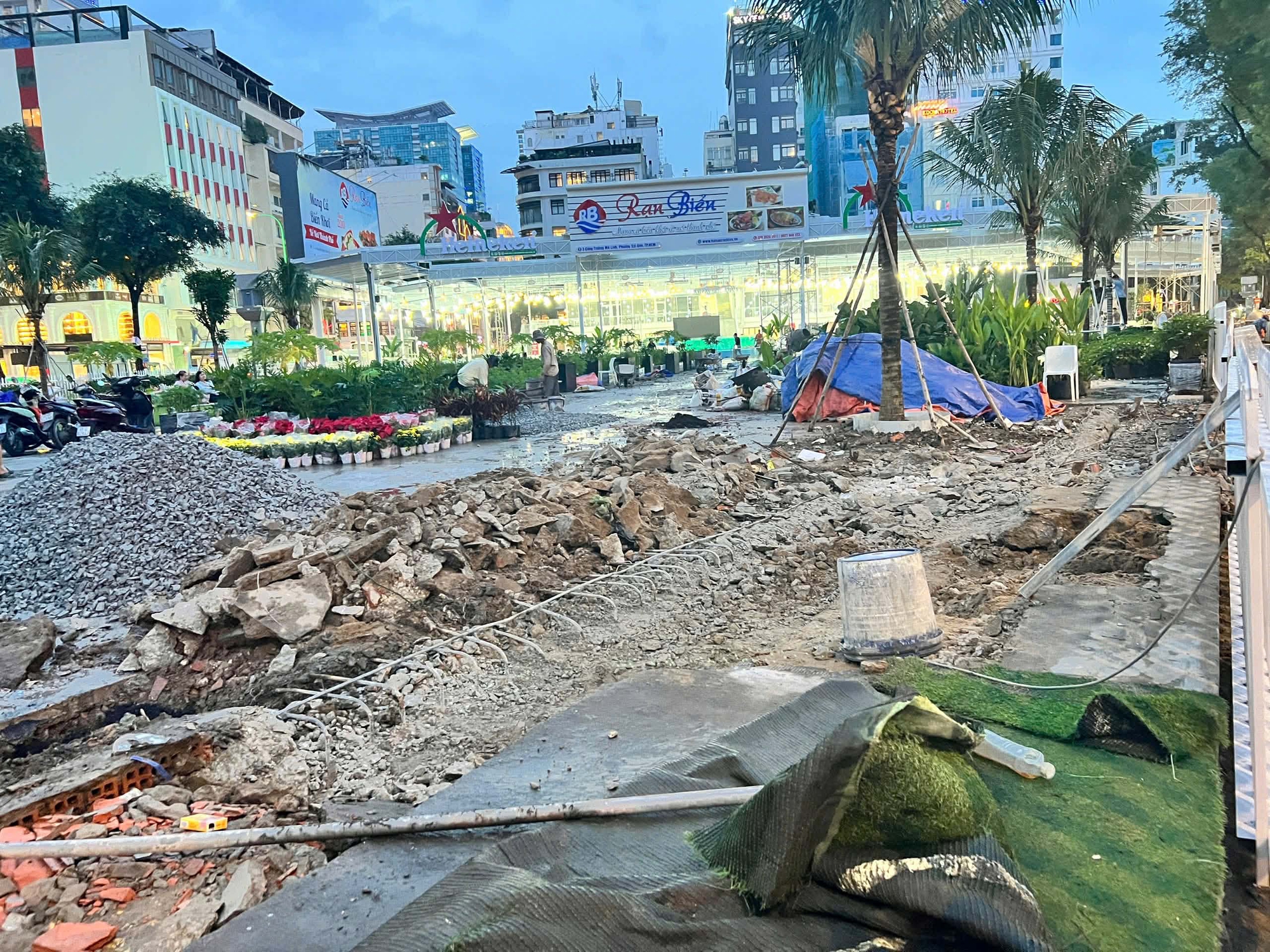 Công an vào cuộc vụ nhà vệ sinh công cộng "bốc hơi" ở phường Sài Gòn- Ảnh 1.