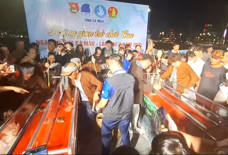 Độc lạ Cà Mau: Chen chân xem 'đua cua'- Ảnh 6.