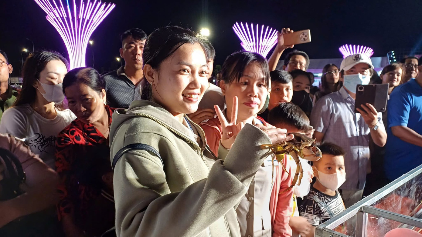 Độc lạ Cà Mau: Chen chân xem 'đua cua'- Ảnh 7.