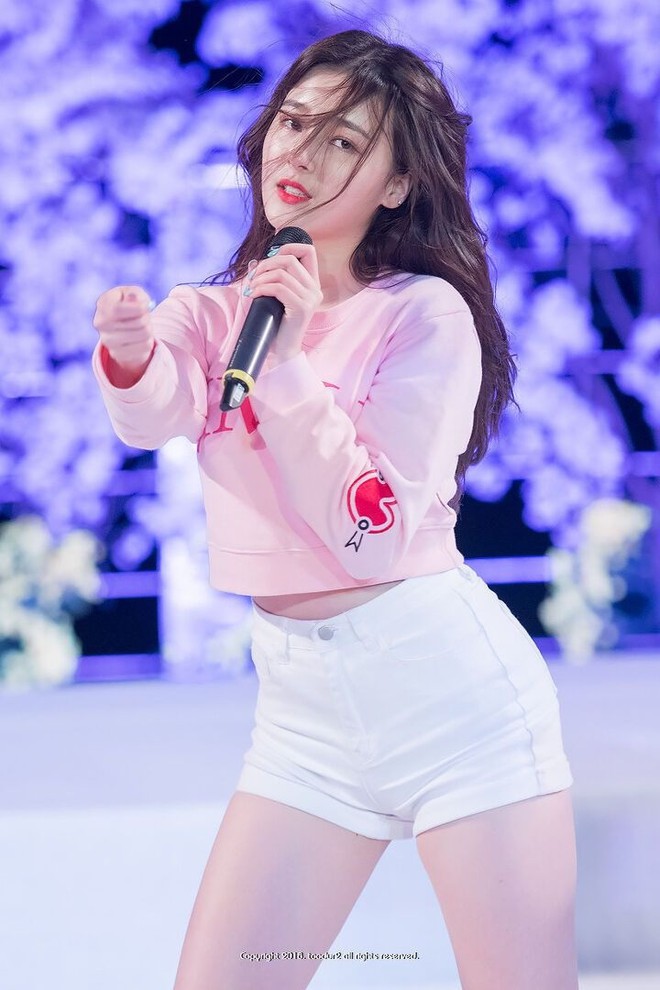 Nữ ca sĩ đình đám bị quay lén ngay giữa sự kiện, kẻ biến thái thú nhận hành vi nhưng hình phạt lại quá nhẹ- Ảnh 4.