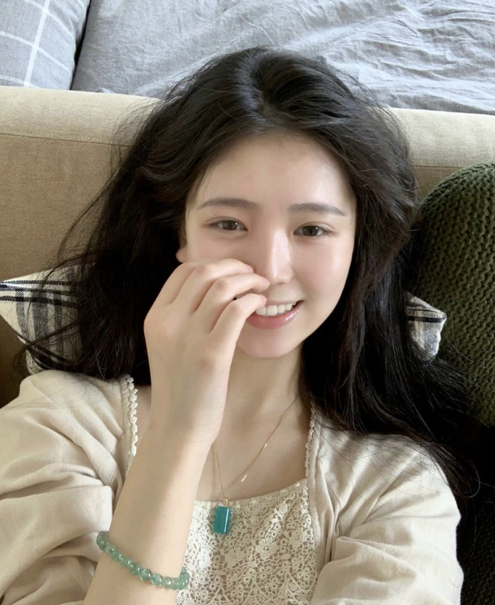 Bí quyết dưỡng nhan của Triệu Lộ Tư: Da xanh xao cũng hóa hồng hào rất đẹp!- Ảnh 2. Bí quyết dưỡng nhan của Triệu Lộ Tư: Da xanh xao cũng hóa hồng hào rất đẹp!- Ảnh 2.