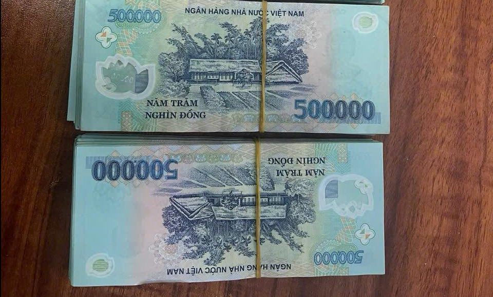 Nhặt túi nilon giữa đường, người phụ nữ phát hiện 150 triệu đồng- Ảnh 2.