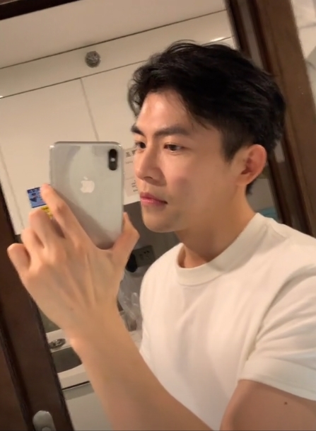 Giảng viên Học viện Kinh tế đối ngoại đẹp tựa nam thần, hát hay như ca sĩ, xem 100 lần vẫn chưa thấy đủ- Ảnh 11. Giảng viên Học viện Kinh tế đối ngoại đẹp tựa nam thần, hát hay như ca sĩ, xem 100 lần vẫn chưa thấy đủ- Ảnh 11.