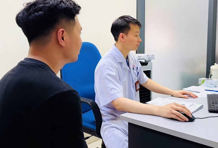 Nhập viện cấp cứu lúc rạng sáng sau khi uống 4 viên thuốc giãn cơ- Ảnh 1.