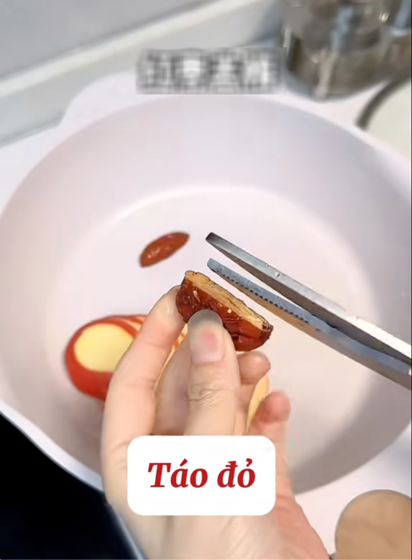 Bí quyết dưỡng nhan của Triệu Lộ Tư: Da xanh xao cũng hóa hồng hào rất đẹp!- Ảnh 4. Bí quyết dưỡng nhan của Triệu Lộ Tư: Da xanh xao cũng hóa hồng hào rất đẹp!- Ảnh 4.