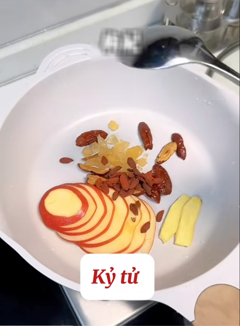 Bí quyết dưỡng nhan của Triệu Lộ Tư: Da xanh xao cũng hóa hồng hào rất đẹp!- Ảnh 6. Bí quyết dưỡng nhan của Triệu Lộ Tư: Da xanh xao cũng hóa hồng hào rất đẹp!- Ảnh 6.