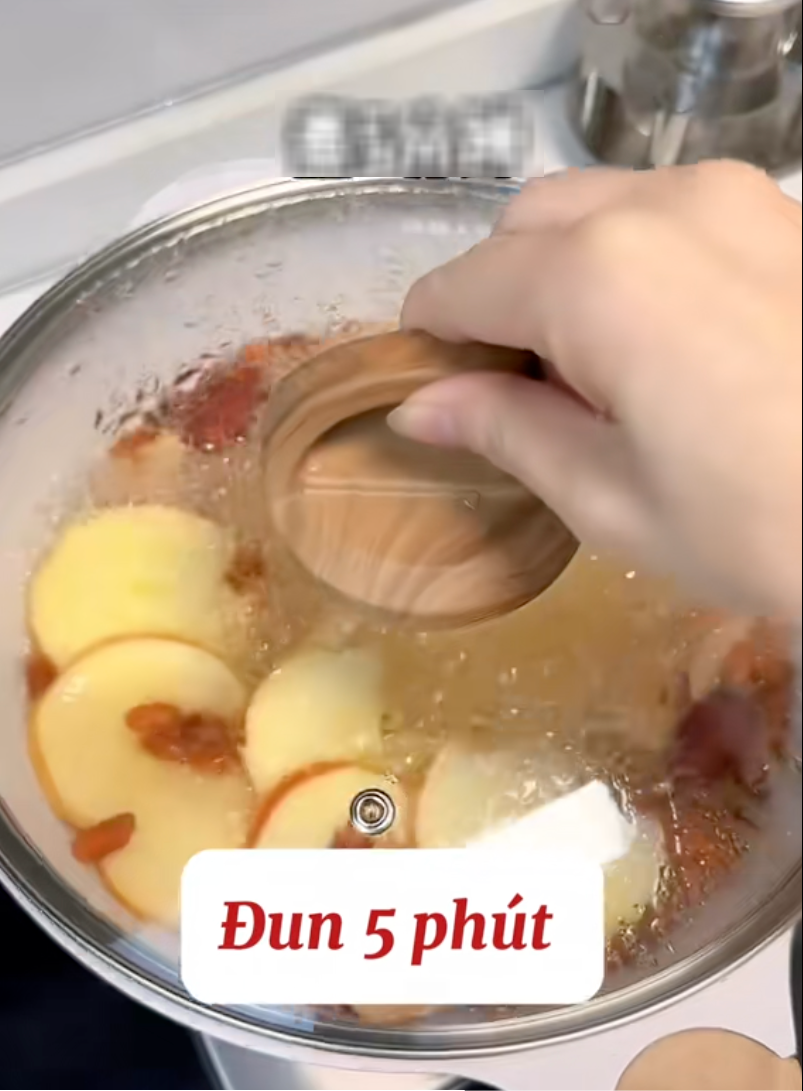 Bí quyết dưỡng nhan của Triệu Lộ Tư: Da xanh xao cũng hóa hồng hào rất đẹp!- Ảnh 8. Bí quyết dưỡng nhan của Triệu Lộ Tư: Da xanh xao cũng hóa hồng hào rất đẹp!- Ảnh 8.