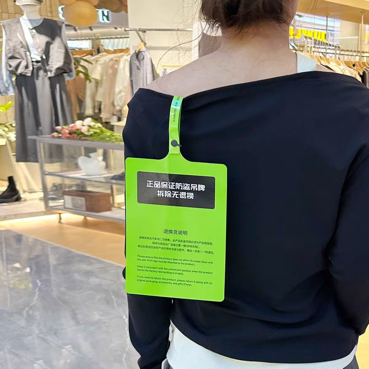 Nhãn mác to như iPad - chiêu chống trả hàng cực dị của cửa hàng Trung Quốc- Ảnh 2.