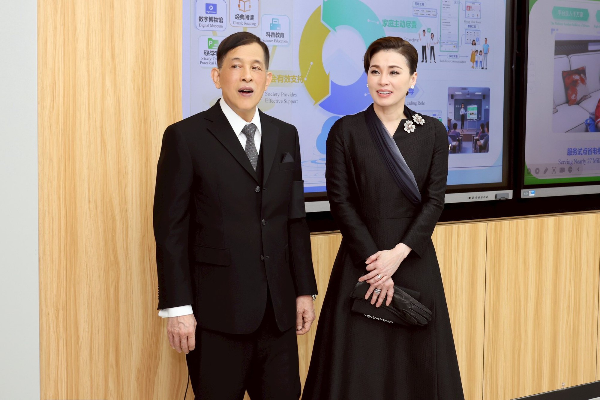 Hoàng hậu Thái Lan từng là tiếp viên hàng không: U50 đẹp lộng lẫy như minh tinh trong chuyến công du nước ngoài- Ảnh 4.