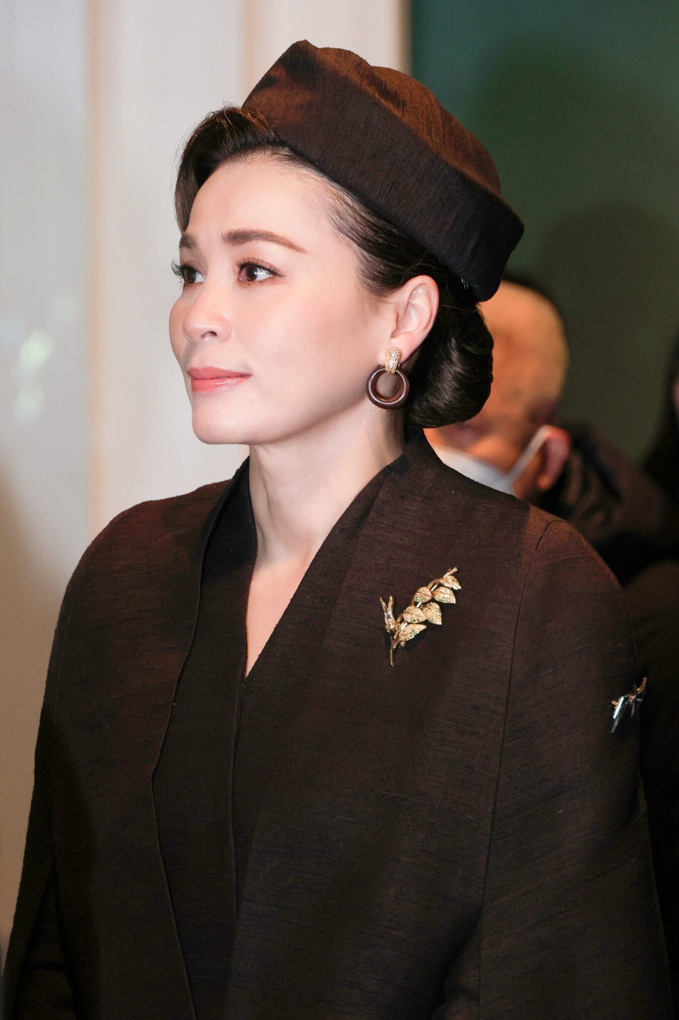 Hoàng hậu Thái Lan từng là tiếp viên hàng không: U50 đẹp lộng lẫy như minh tinh trong chuyến công du nước ngoài- Ảnh 10.