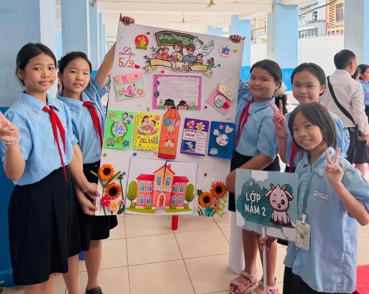 Loạt báo tường gây sốt dịp 20/11, học sinh khoe tài cực chất- Ảnh 15.