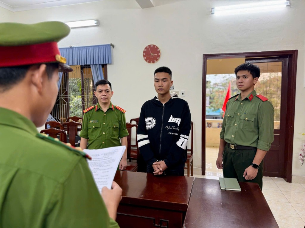 Bắt tài xế Hồ Thúc Minh Tiến sinh năm 2003- Ảnh 1. Bắt tài xế Hồ Thúc Minh Tiến sinh năm 2003- Ảnh 1.