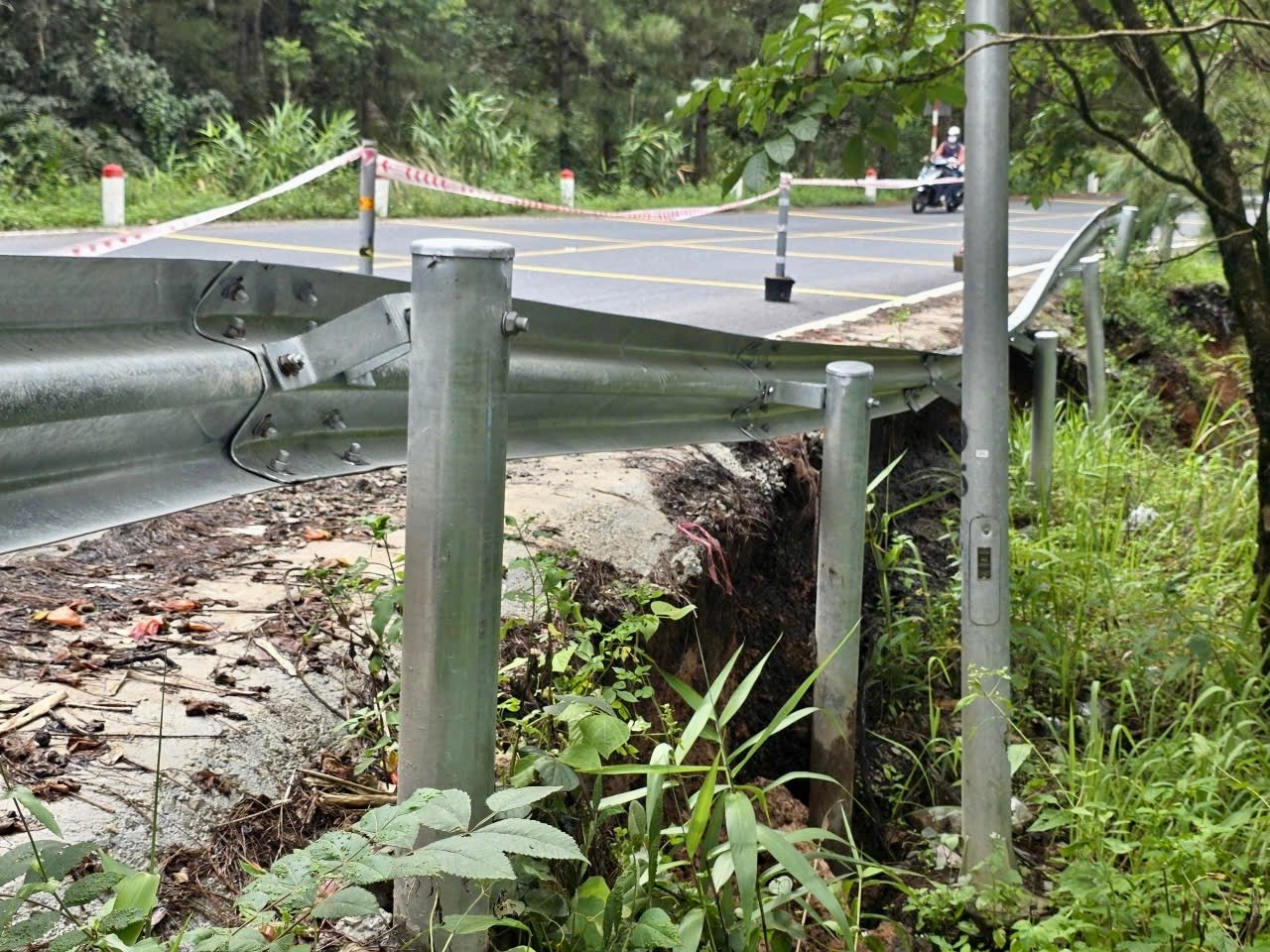 Đèo Mimosa xuất hiện điểm sạt lở mới- Ảnh 3.