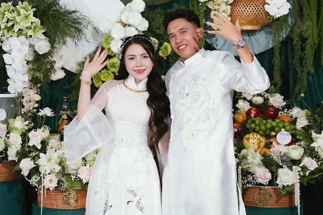 Đám cưới dát vàng của tiền vệ tuyển Việt Nam: Quà cưới nhiều đến hoa mắt nhưng nổi bật nhất là món quà cực kì tinh tế của mẹ vợ- Ảnh 5.