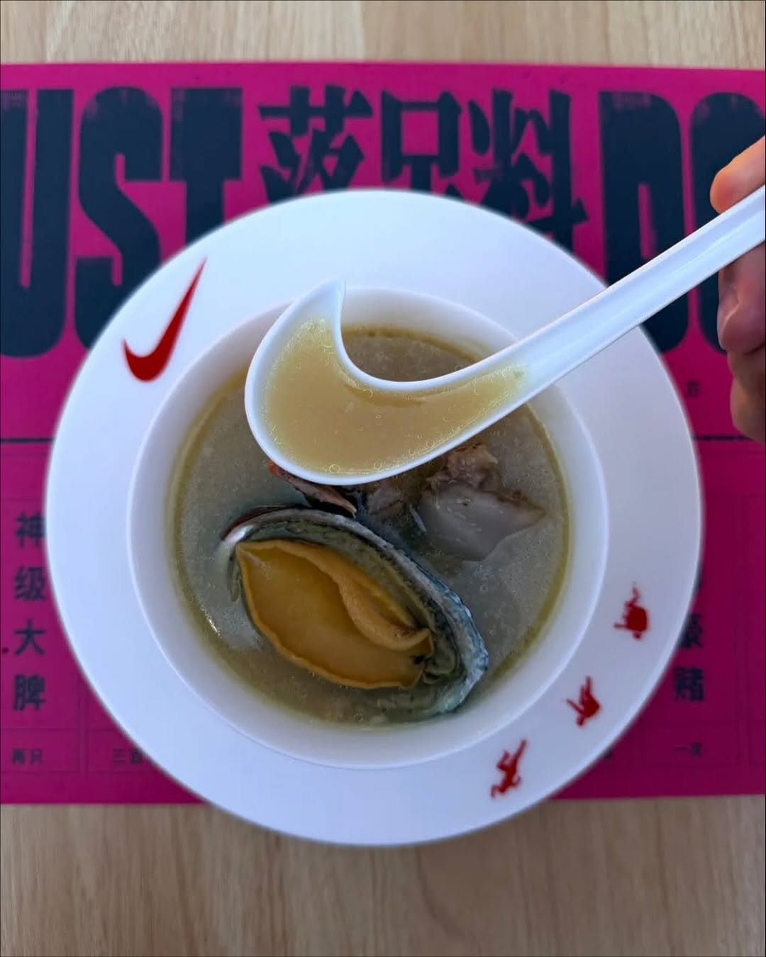 Sốc: Nike mở bán canh dưỡng sinh, gửi thông điệp động viên Gen Z- Ảnh 2. Sốc: Nike mở bán canh dưỡng sinh, gửi thông điệp động viên Gen Z- Ảnh 2.