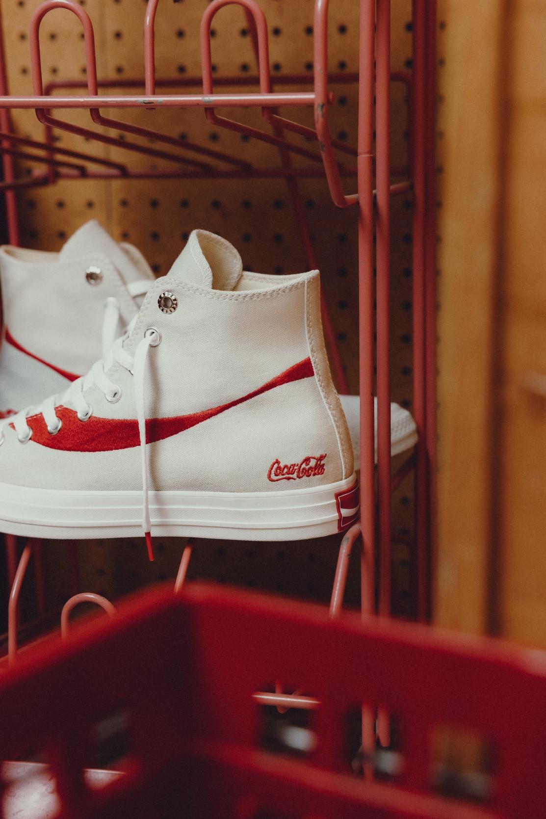 Bùng nổ trở lại: Coca-Cola và Converse tái hợp, Gen Z “đứng ngồi không yên”- Ảnh 2.