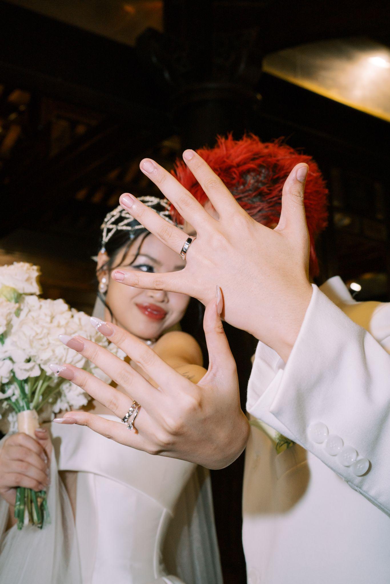 Cửa hàng kim cương mới xuất hiện “chiếm spotlight” ngã sáu Phù Đổng, hóa ra là lựa chọn cho ngày trọng đại của nhiều sao Việt- Ảnh 12. Cửa hàng kim cương mới xuất hiện “chiếm spotlight” ngã sáu Phù Đổng, hóa ra là lựa chọn cho ngày trọng đại của nhiều sao Việt- Ảnh 12.