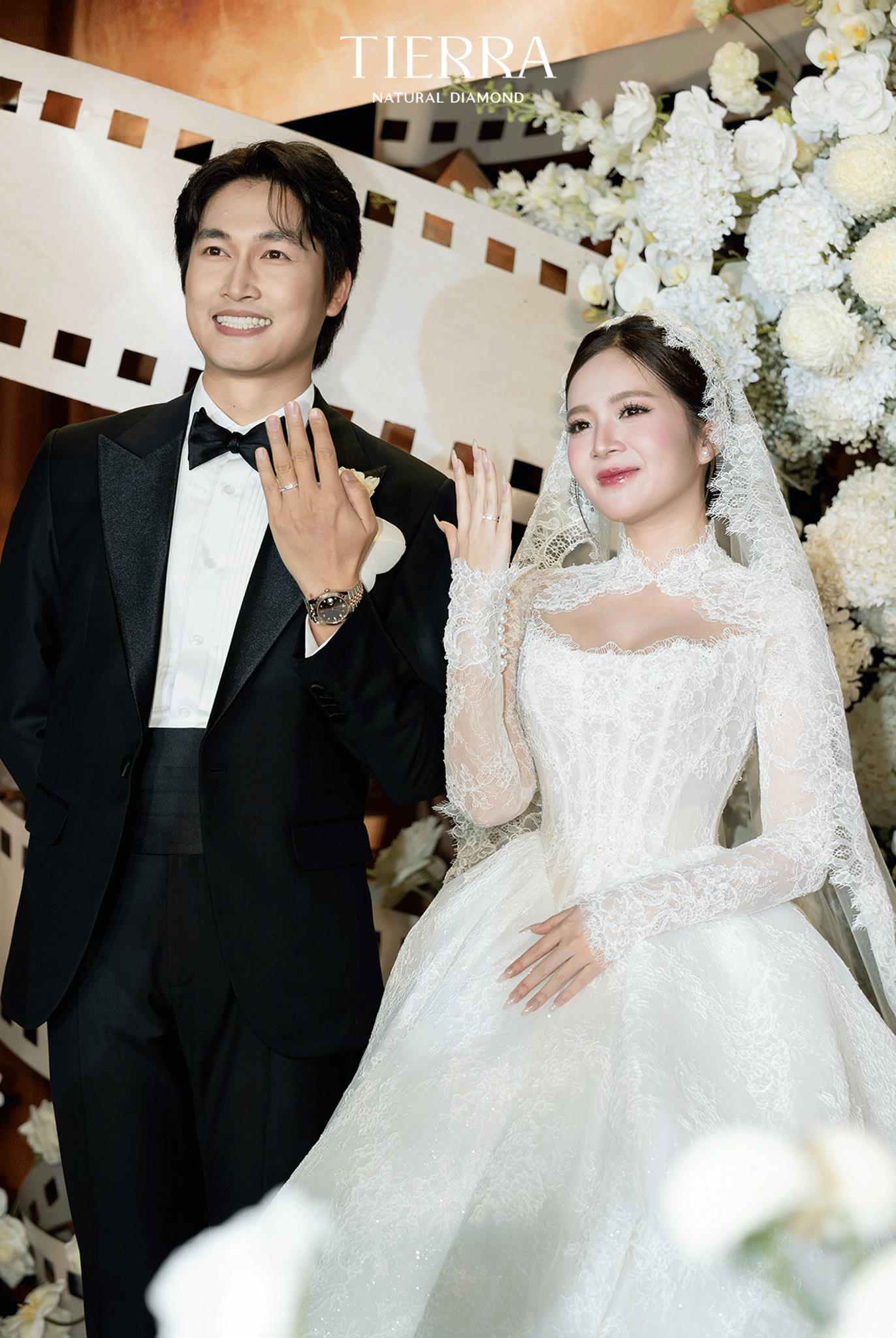 Cửa hàng kim cương mới xuất hiện “chiếm spotlight” ngã sáu Phù Đổng, hóa ra là lựa chọn cho ngày trọng đại của nhiều sao Việt- Ảnh 13. Cửa hàng kim cương mới xuất hiện “chiếm spotlight” ngã sáu Phù Đổng, hóa ra là lựa chọn cho ngày trọng đại của nhiều sao Việt- Ảnh 13.