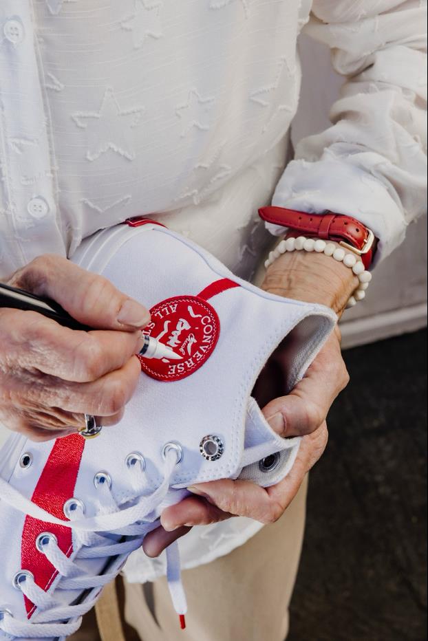 Bùng nổ trở lại: Coca-Cola và Converse tái hợp, Gen Z “đứng ngồi không yên”- Ảnh 6.