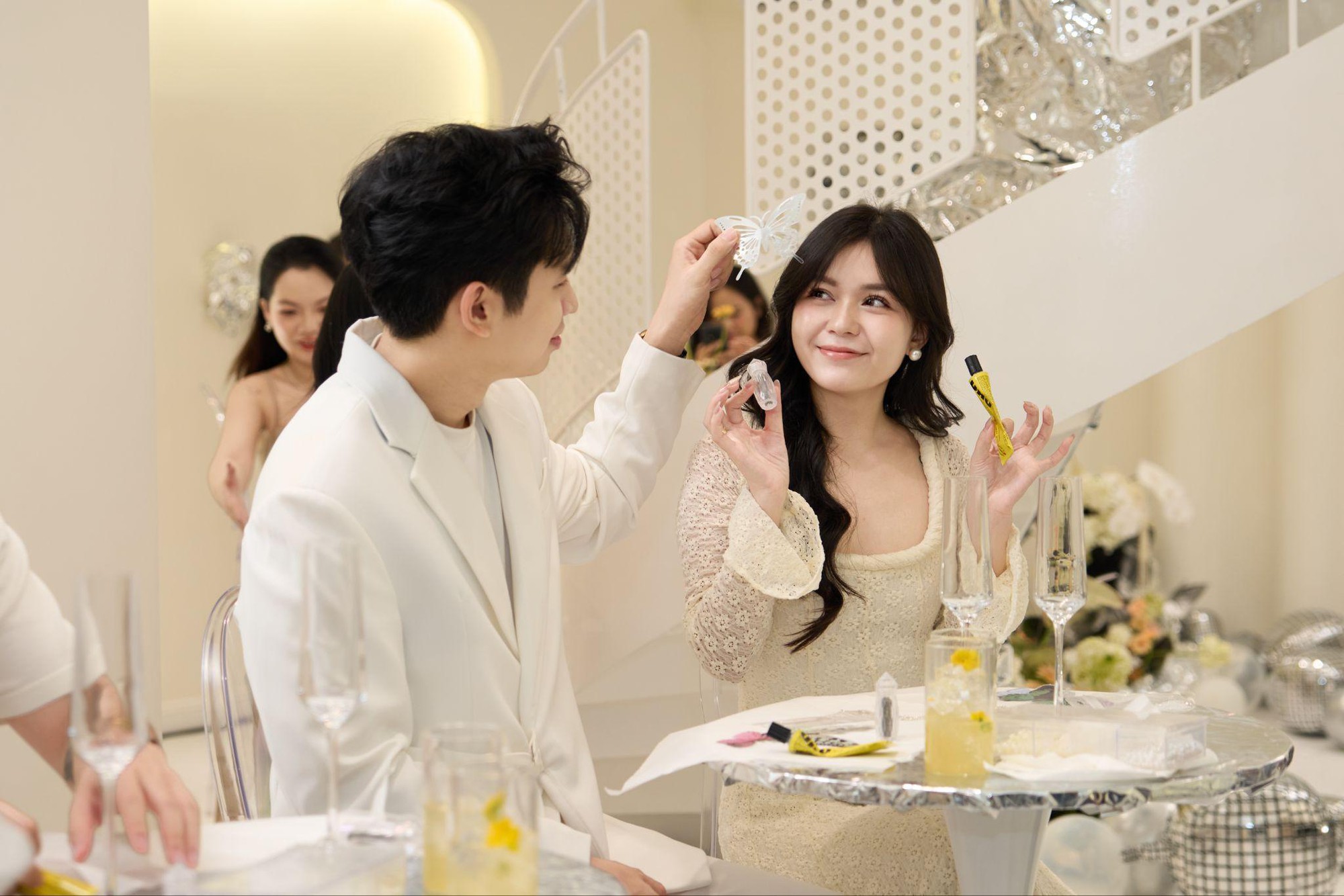 Cửa hàng kim cương mới xuất hiện “chiếm spotlight” ngã sáu Phù Đổng, hóa ra là lựa chọn cho ngày trọng đại của nhiều sao Việt- Ảnh 9. Cửa hàng kim cương mới xuất hiện “chiếm spotlight” ngã sáu Phù Đổng, hóa ra là lựa chọn cho ngày trọng đại của nhiều sao Việt- Ảnh 9.