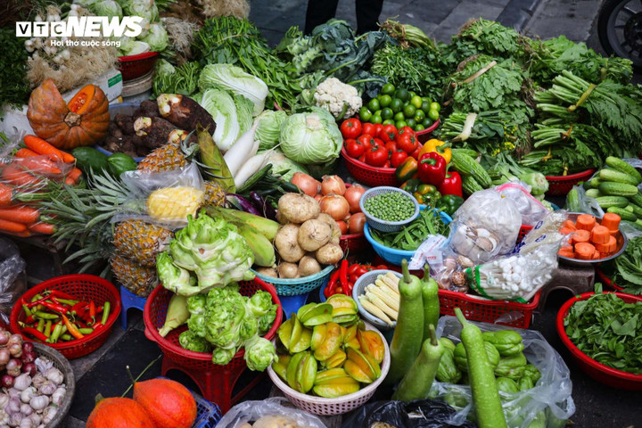 Rau dưa đắt "khét lẹt", hơn cả thịt cá- Ảnh 1.