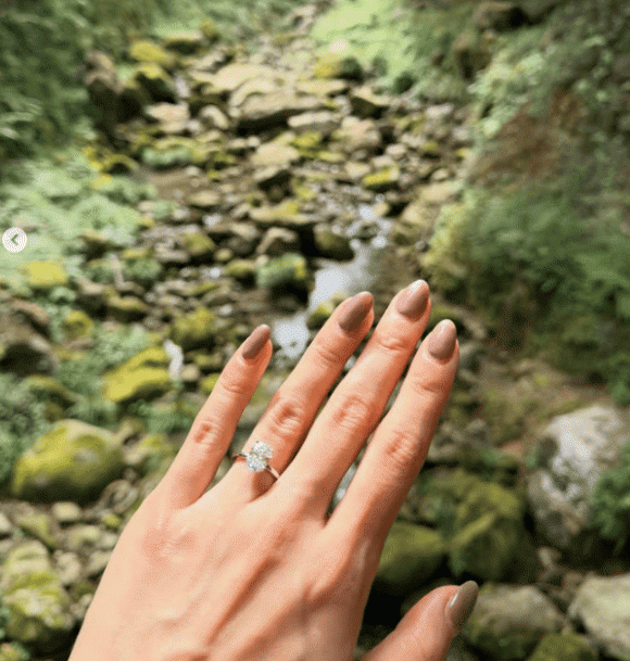 Thái độ của MC Hoàng Oanh sau khi chồng cũ cầu hôn bạn gái mới- Ảnh 2. Thái độ của MC Hoàng Oanh sau khi chồng cũ cầu hôn bạn gái mới- Ảnh 2.