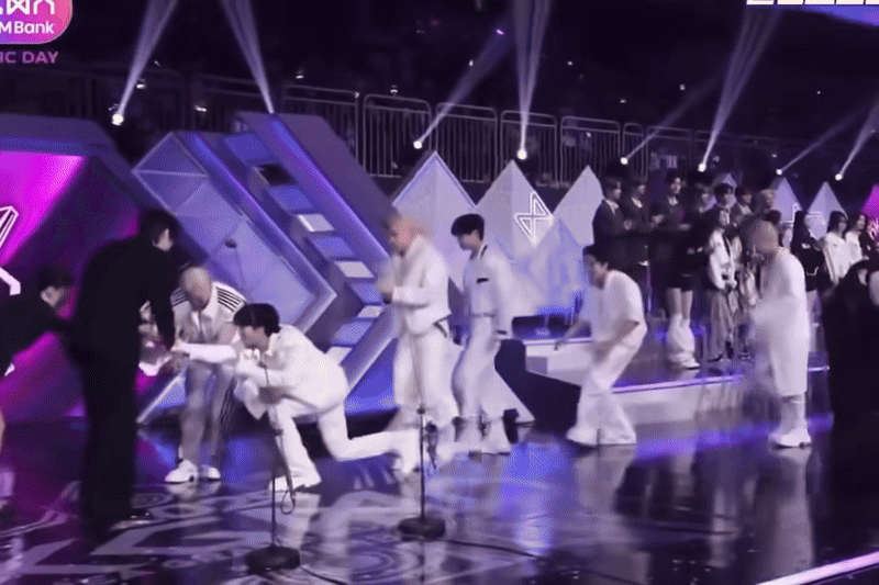 Động thái gây bão của dàn mỹ nam hot nhất showbiz ngay giữa sự kiện lớn- Ảnh 1. Động thái gây bão của dàn mỹ nam hot nhất showbiz ngay giữa sự kiện lớn- Ảnh 1.