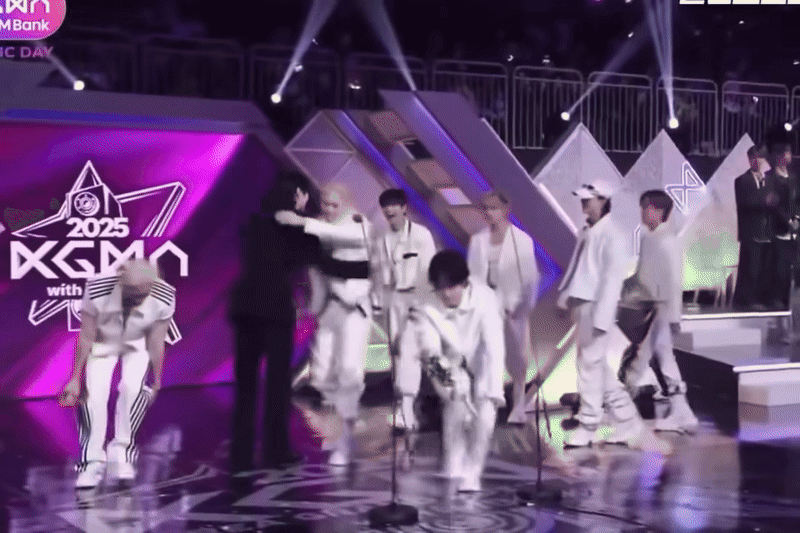 Động thái gây bão của dàn mỹ nam hot nhất showbiz ngay giữa sự kiện lớn- Ảnh 2. Động thái gây bão của dàn mỹ nam hot nhất showbiz ngay giữa sự kiện lớn- Ảnh 2.