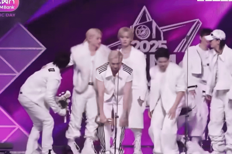 Động thái gây bão của dàn mỹ nam hot nhất showbiz ngay giữa sự kiện lớn- Ảnh 3. Động thái gây bão của dàn mỹ nam hot nhất showbiz ngay giữa sự kiện lớn- Ảnh 3.