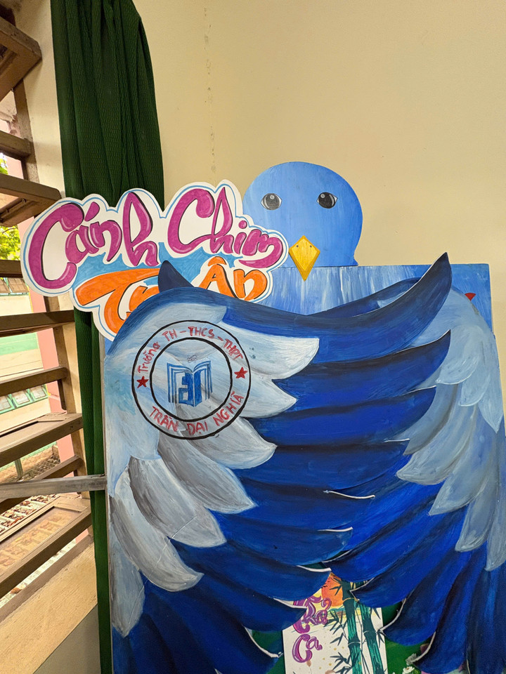 Loạt báo tường gây sốt dịp 20/11, học sinh khoe tài cực chất- Ảnh 9.