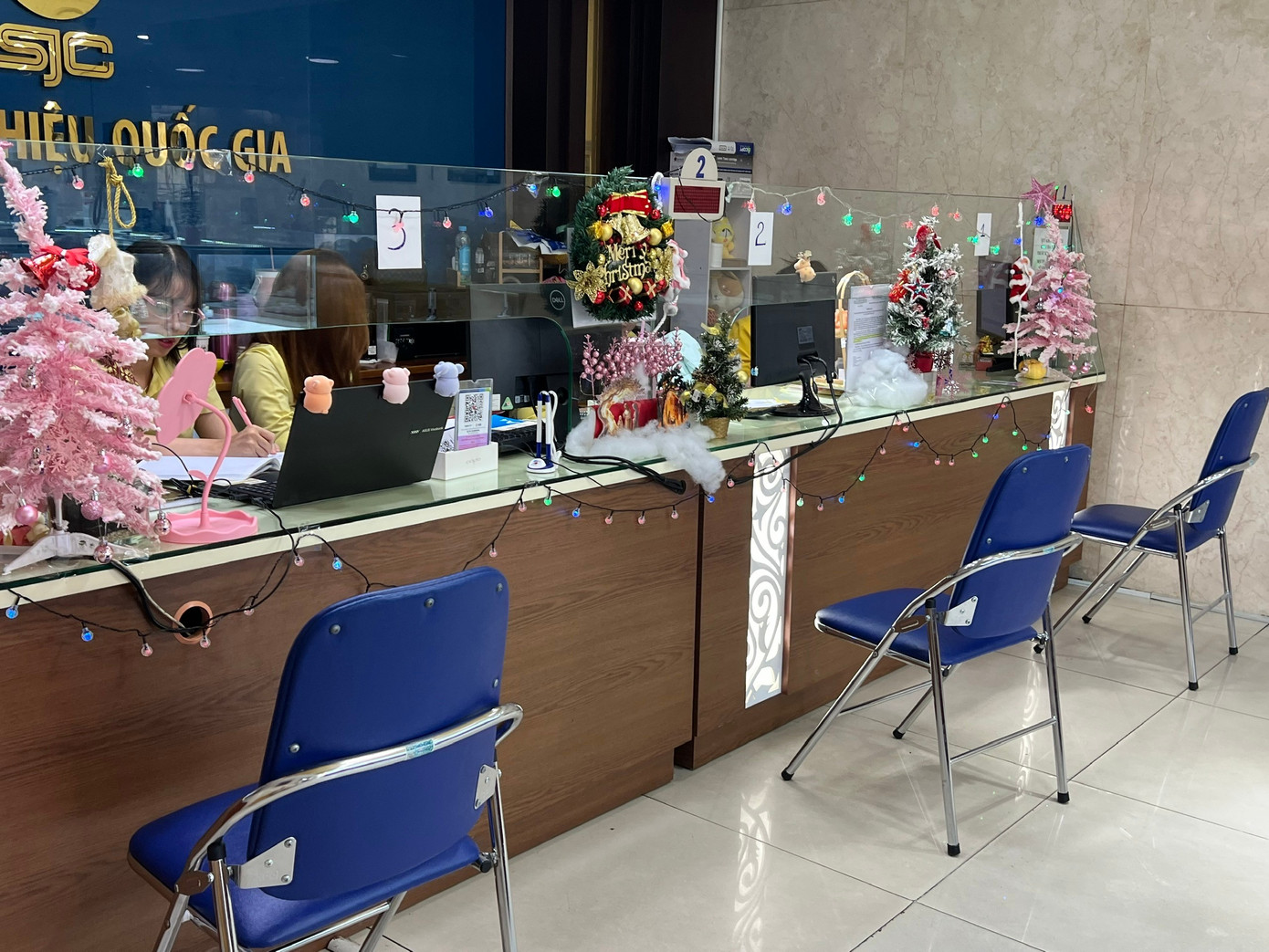 Nhiều tiệm vàng ở TPHCM bỗng dưng… vắng tanh- Ảnh 1.