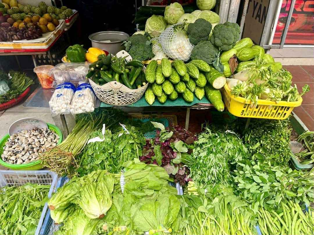 Đi chợ mà choáng: “Tiền rau giờ còn đắt hơn thịt” – cú sốc khiến tôi phải xem lại cả bảng chi tiêu- Ảnh 2.