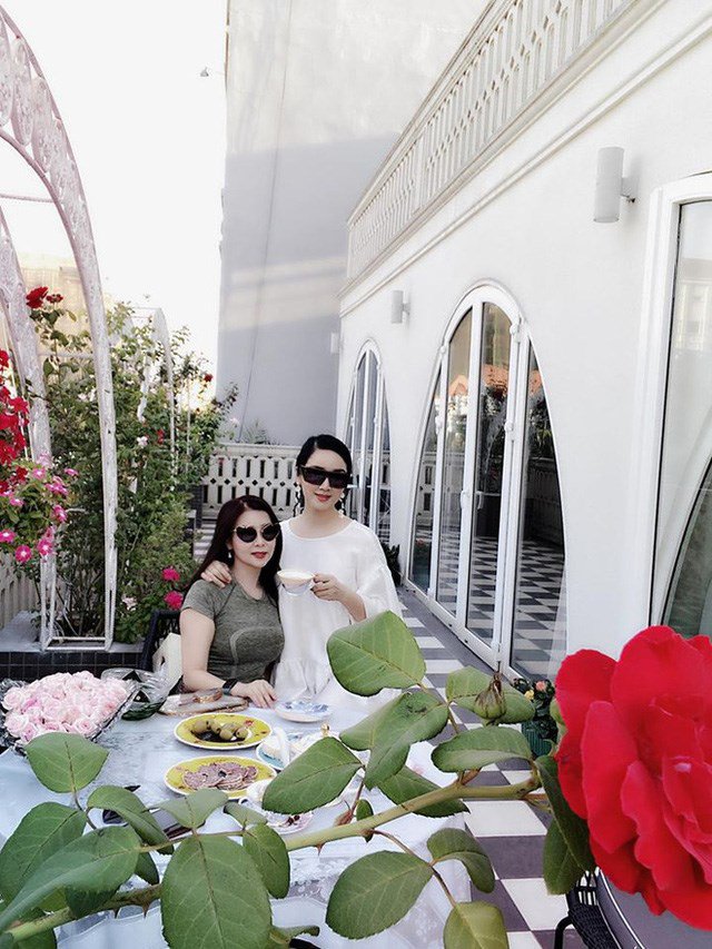 Hoa hậu Việt là mẹ đơn thân, U60 đẹp như 30, sở hữu biệt thự bề thế ở TP.HCM, đi mỏi chân không hết- Ảnh 11.