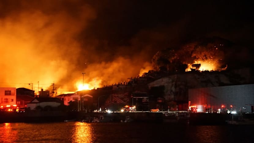 NÓNG: Cháy lớn không thể kiểm soát tại Nhật Bản, gần 200 căn nhà đã bị thiêu rụi- Ảnh 1. NÓNG: Cháy lớn không thể kiểm soát tại Nhật Bản, gần 200 căn nhà đã bị thiêu rụi- Ảnh 1.