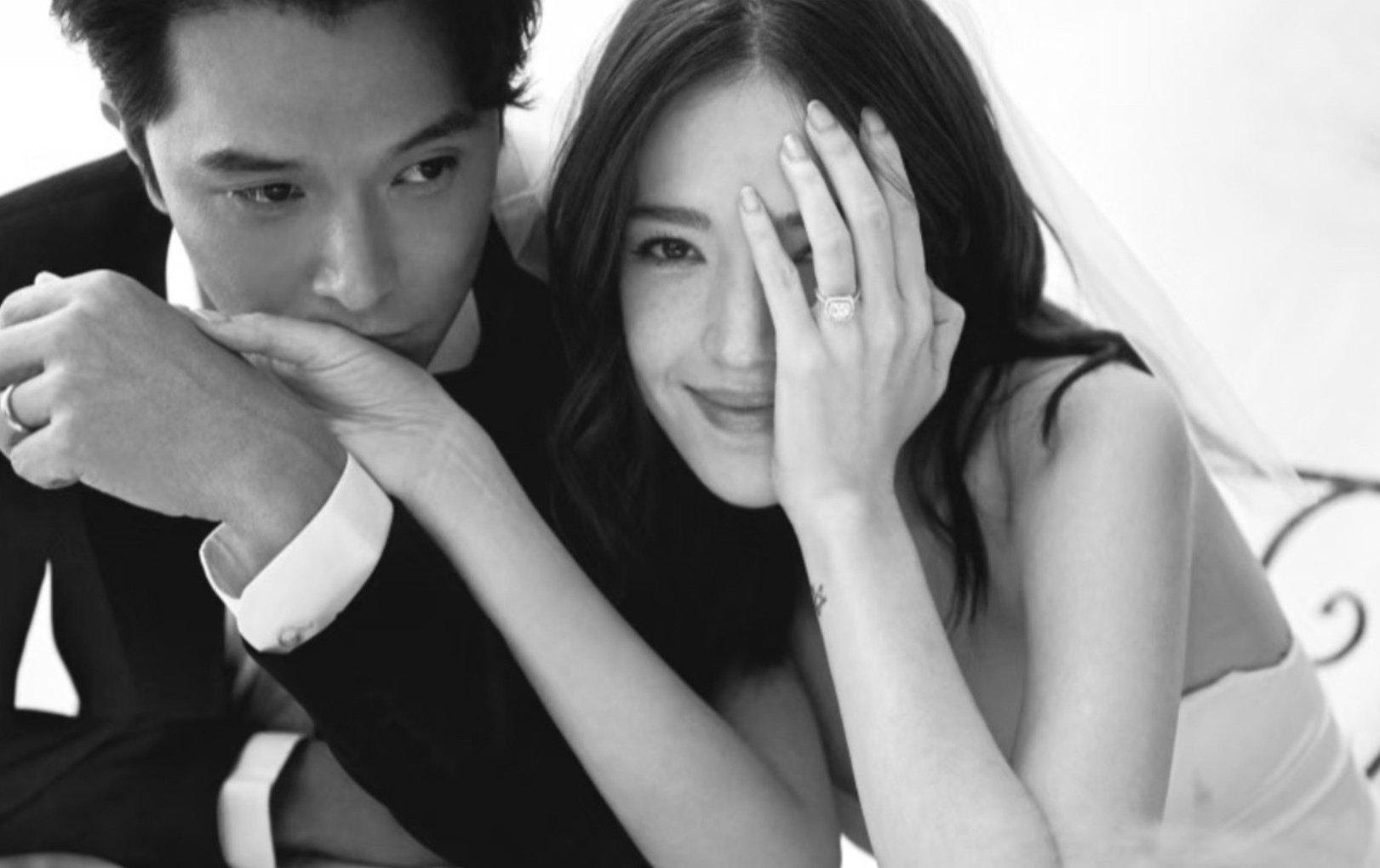 Ơn trời vì cuối cùng cặp đôi này đã cưới nhau: Cô dâu đẹp như thiên sứ, chú rể đào hoa số 1 showbiz- Ảnh 2.