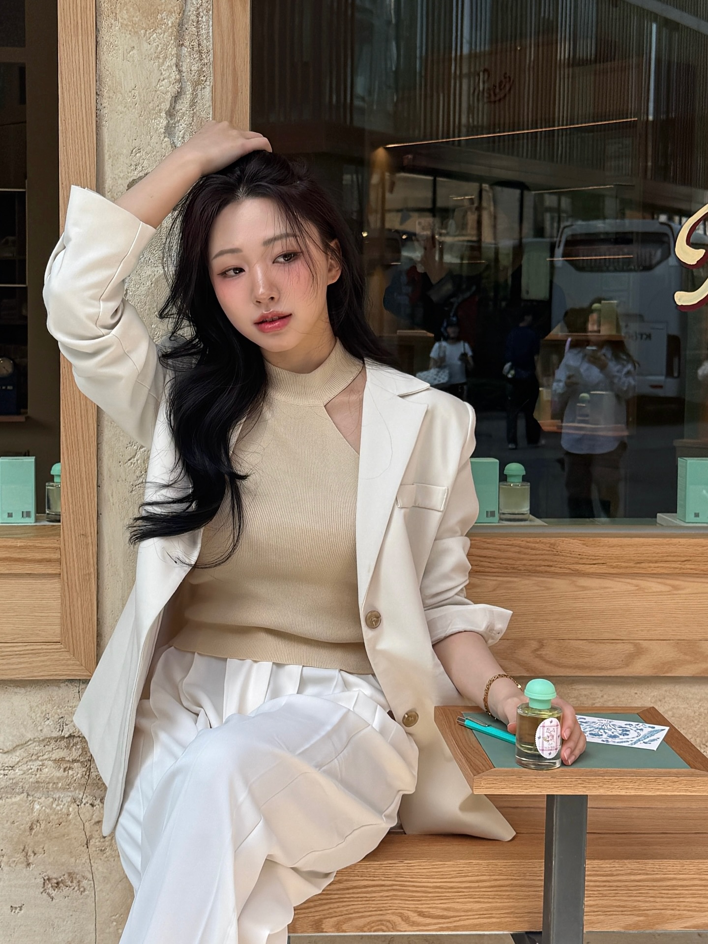 Đang hot hơn cả trang phục màu đen chính là đồ màu trắng - be: Trẻ trung hơn nhiều, tinh tế đỉnh cao- Ảnh 1. Đang hot hơn cả trang phục màu đen chính là đồ màu trắng - be: Trẻ trung hơn nhiều, tinh tế đỉnh cao- Ảnh 1.