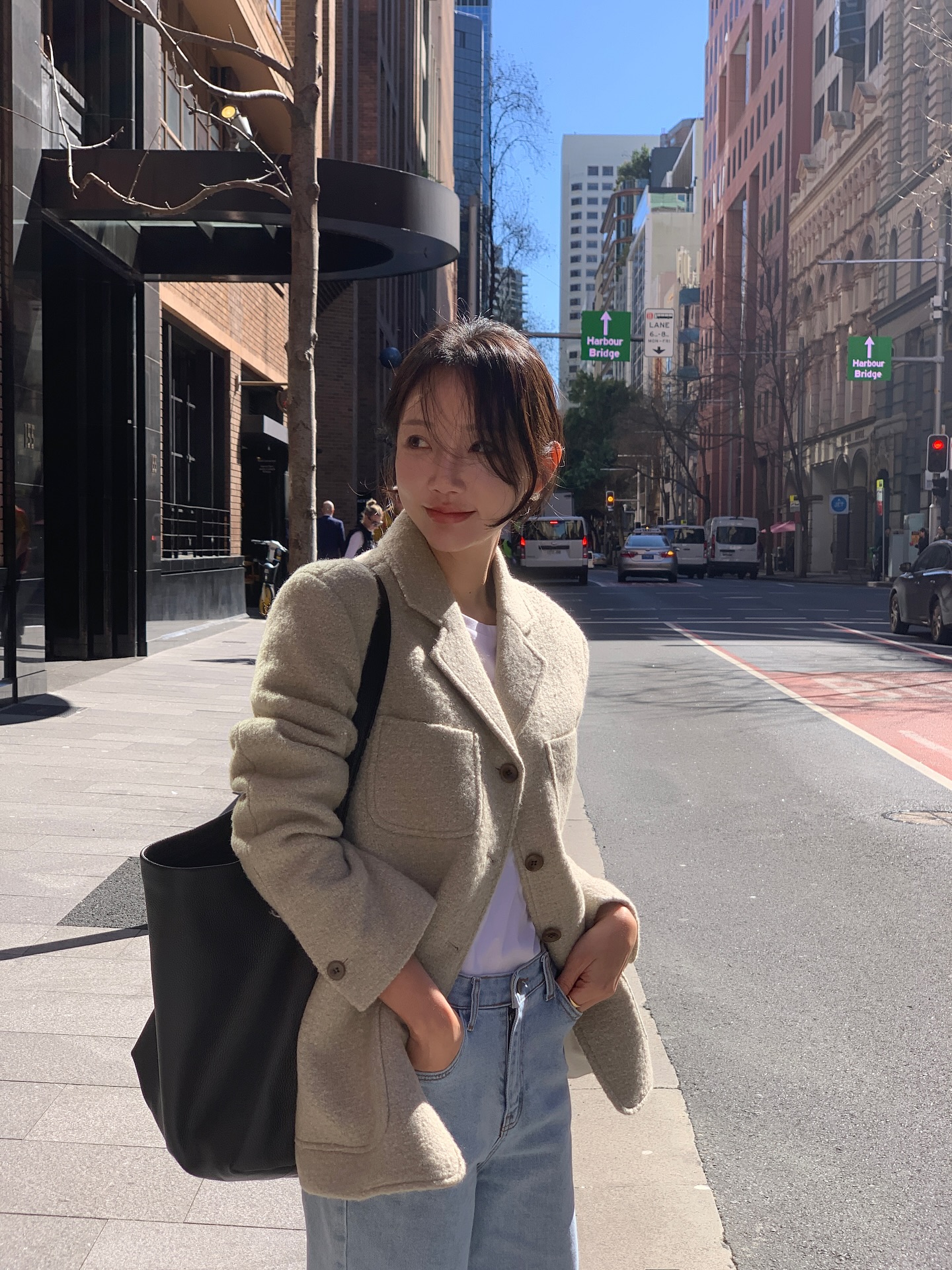 Mặc gì đi làm ngày rét mướt: 4 công thức đơn giản, đủ ấm áp mà vẫn chuẩn thanh lịch- Ảnh 2. Mặc gì đi làm ngày rét mướt: 4 công thức đơn giản, đủ ấm áp mà vẫn chuẩn thanh lịch- Ảnh 2.