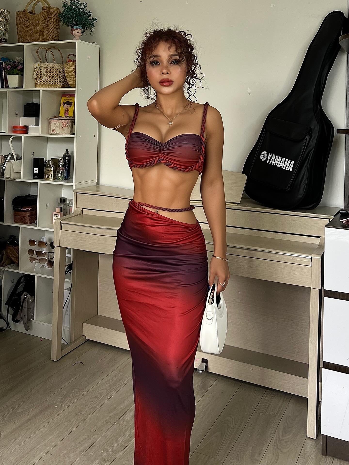 Danh tính cô gái áo cam trong quán karaoke lắc lư cùng Doãn Quốc Đam- Ảnh 7. Danh tính cô gái áo cam trong quán karaoke lắc lư cùng Doãn Quốc Đam- Ảnh 7.