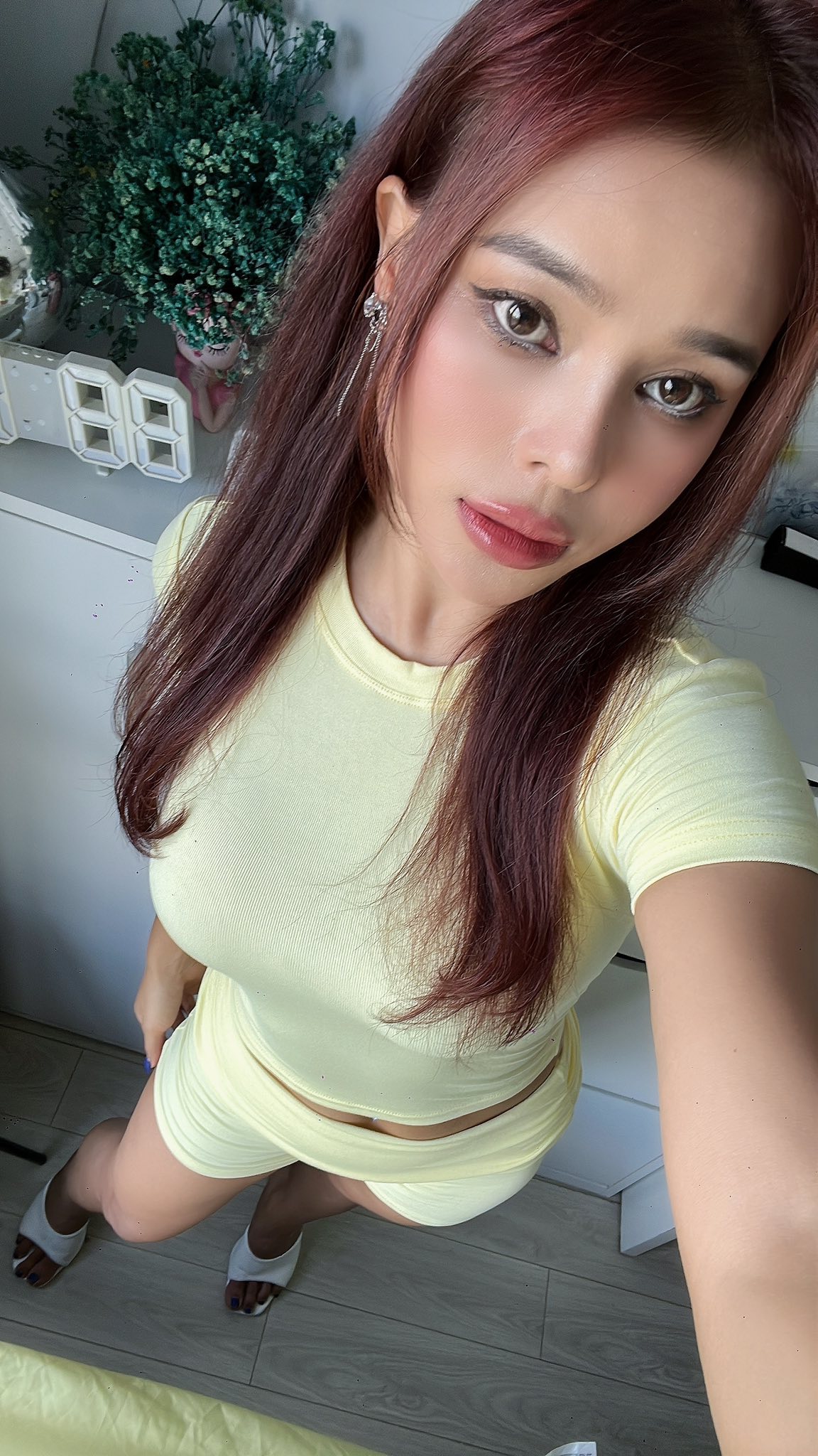 Danh tính cô gái áo cam trong quán karaoke lắc lư cùng Doãn Quốc Đam- Ảnh 4. Danh tính cô gái áo cam trong quán karaoke lắc lư cùng Doãn Quốc Đam- Ảnh 4.