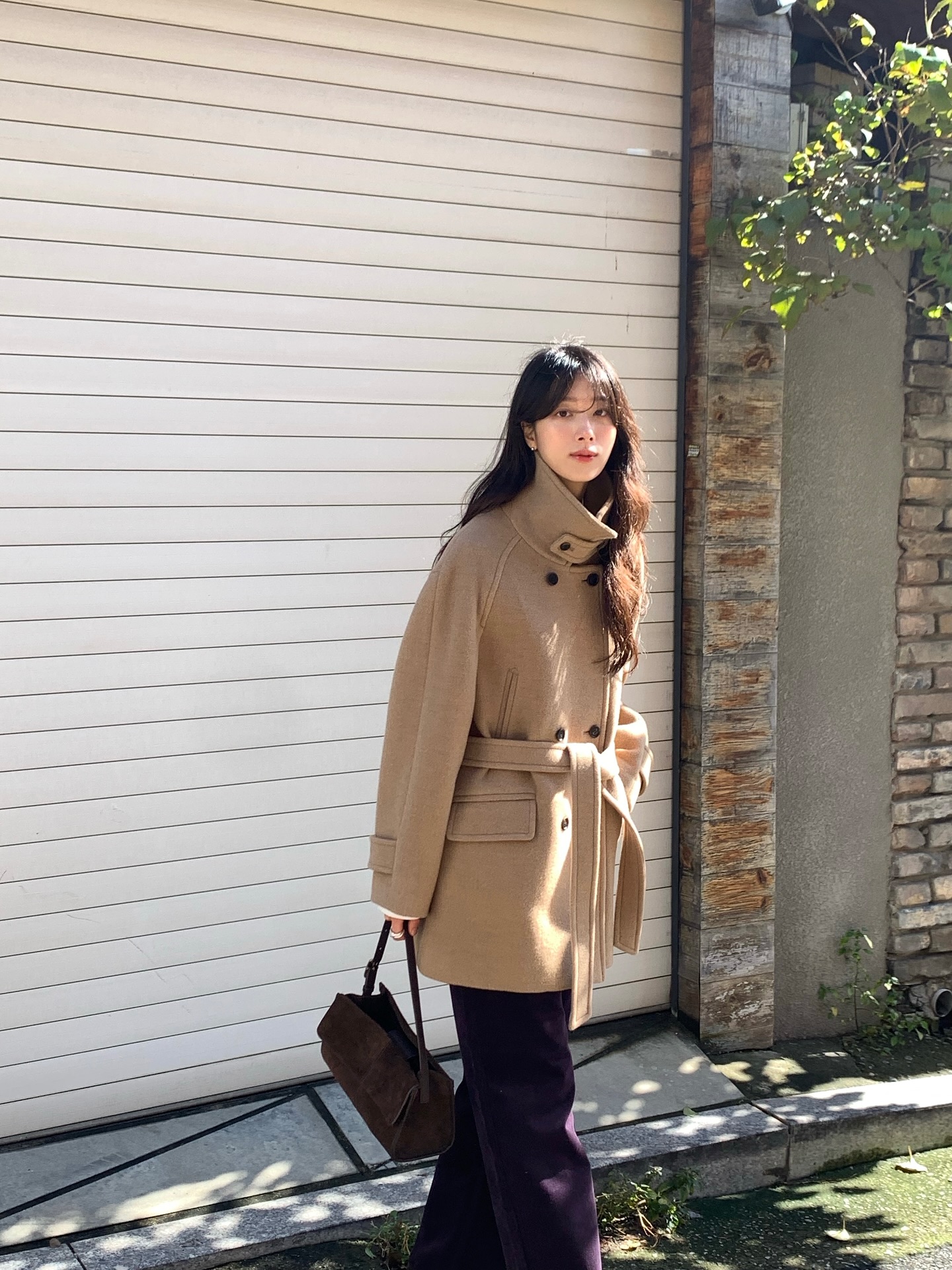 Mặc gì đi làm ngày rét mướt: 4 công thức đơn giản, đủ ấm áp mà vẫn chuẩn thanh lịch- Ảnh 1. Mặc gì đi làm ngày rét mướt: 4 công thức đơn giản, đủ ấm áp mà vẫn chuẩn thanh lịch- Ảnh 1.